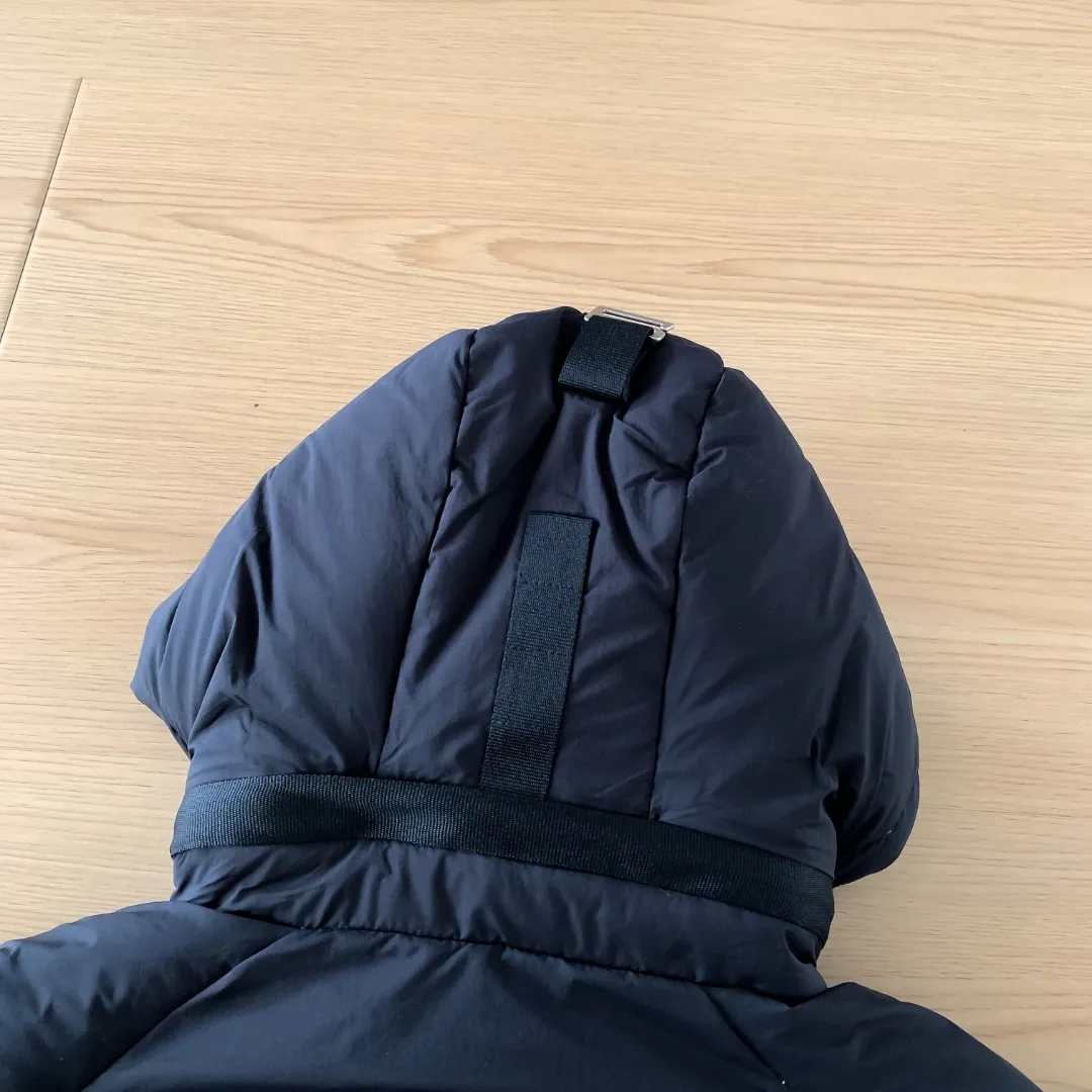 [Black] Style number: Y 109 𝘾𝘼𝙉𝘼𝘿𝘼 𝙂𝙊𝙊𝙎𝙀/Canada Goose 2602LB 1 Capsule Series Macaron Parka Size: XS S M L XL Down: National standard 80% white duck down, light weight and strong warmth retention. Fabric: Made of soft Endura Luxe fabric and CORDURA imported from Du Pont Company of the United States, which enhances the durability of easy-to-wear parts, is lightweight and durable; the inner liner is made of T anti-velvet gallbladder, which is comfortable, soft and non-velveting.